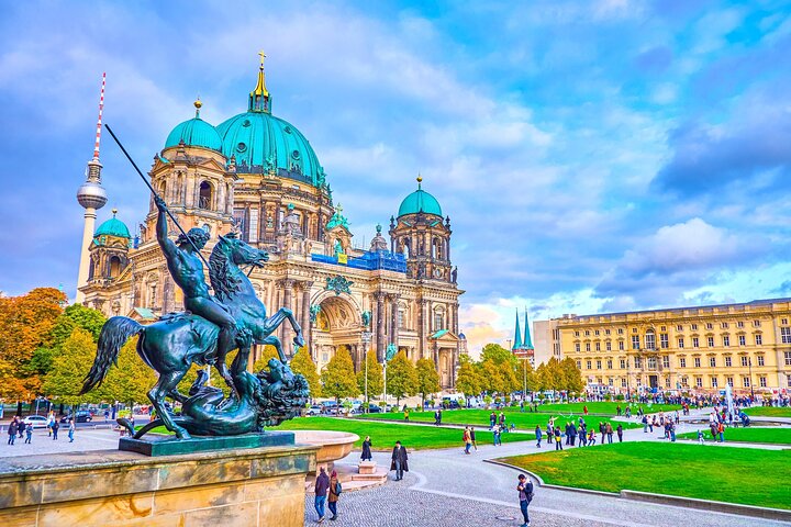 Ganztägige Tour durch Berlin ab Warnemünde und dem Kreuzfahrthafen Rostock