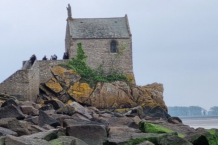 Een begeleide wandeltocht van 2 uur door het dorp Mont Saint Michel.