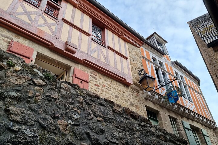 Een begeleide wandeltocht van 2 uur door het dorp Mont Saint Michel.