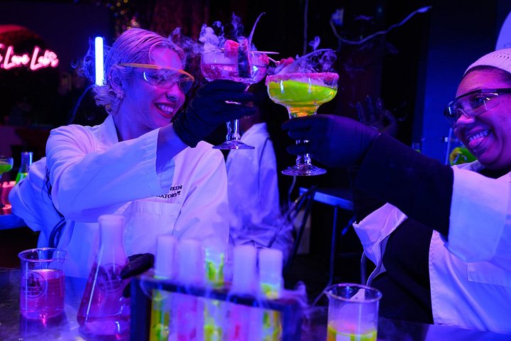 Houston : Vetenskap & klunkupplevelse på The Drunken Lab med live DJ