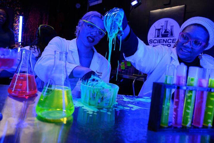 Houston : Vetenskap & klunkupplevelse på The Drunken Lab med live DJ