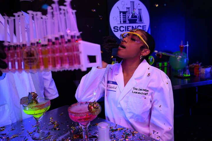 Houston : Vetenskap & klunkupplevelse på The Drunken Lab med live DJ