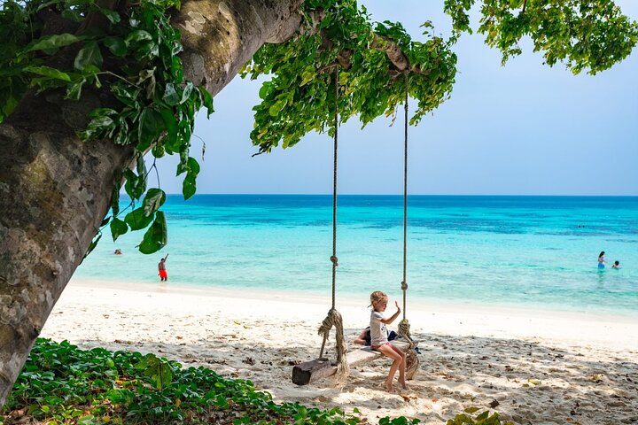 Tour privato di snorkeling a Koh Rock con pranzo da Koh Lanta