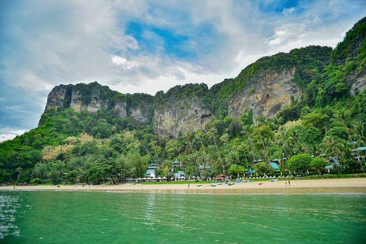 Tour privato di snorkeling a Koh Rock con pranzo da Koh Lanta