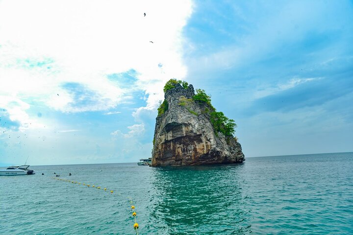 Tour privato di snorkeling a Koh Rock con pranzo da Koh Lanta