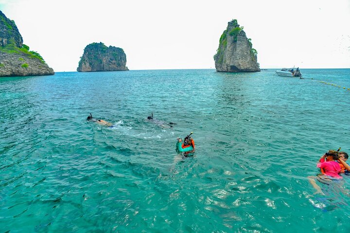 Tour privato di snorkeling a Koh Rock con pranzo da Koh Lanta