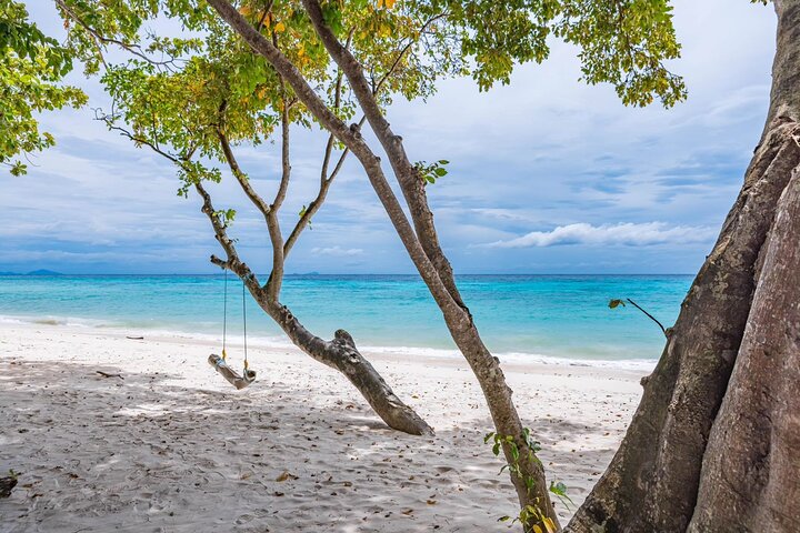 Tour privato di snorkeling a Koh Rock con pranzo da Koh Lanta
