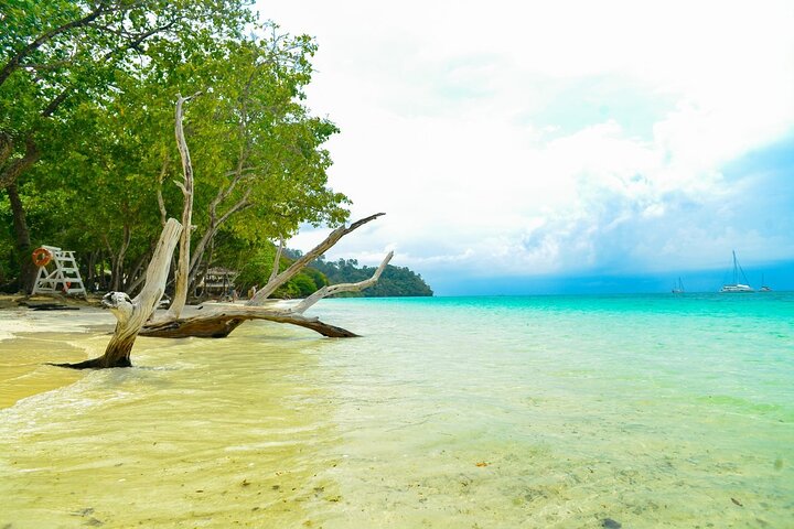 Tour privato di snorkeling a Koh Rock con pranzo da Koh Lanta