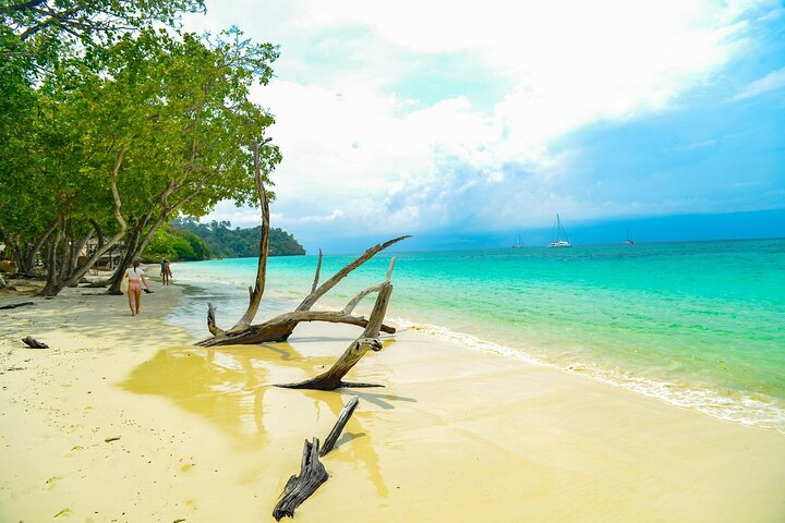 Tour privato di snorkeling a Koh Rock con pranzo da Koh Lanta