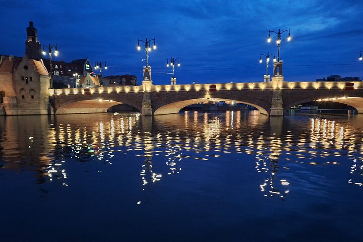 Wrocław: Katamaranfahrt auf der Oder mit Willkommensgetränk
