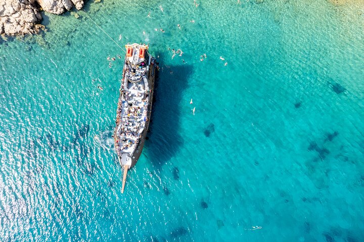 Crucero de lujo por 3 islas con 4 paradas para nadar con el Capitán Morgan