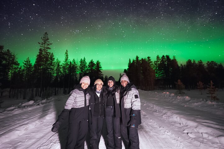 Rovaniemi : Norrskensjakt Max 8 + Proffs foton och 100% återbetalning