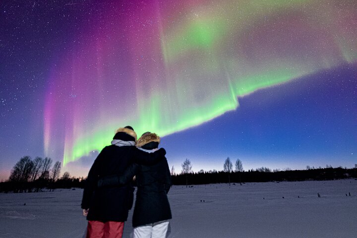 Rovaniemi : Norrskensjakt Max 8 + Proffs foton och 100% återbetalning