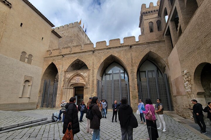 Visita guidata del Palazzo dell'Aljafería in spagnolo
