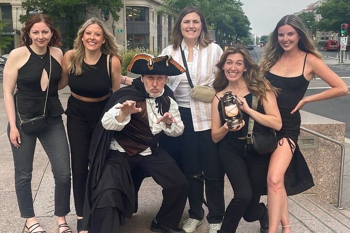 Baltimore Hechizado : La venganza del cuervo, Bones & Ballads Tour fantasma