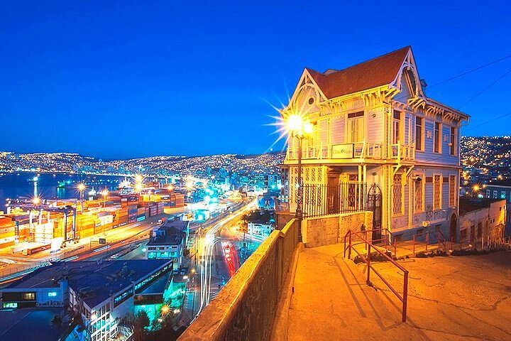 Recorrido privado de San Antonio a Valparaíso con regreso a Santiago