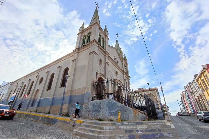 Recorrido privado de San Antonio a Valparaíso con regreso a Santiago