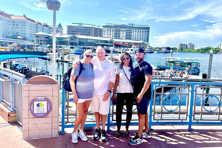 Geführte Tampa-Sightseeing-Tour in einem Deluxe-Golfwagen mit Straßenzulassung