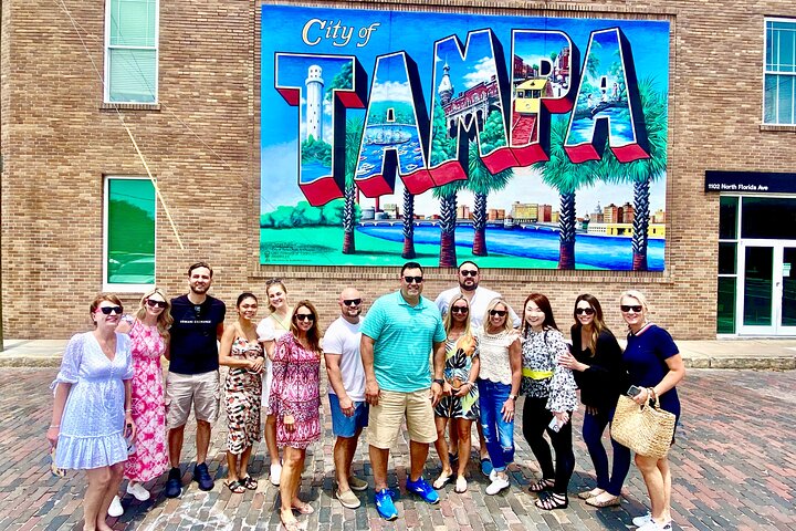 Geführte Tampa-Sightseeing-Tour in einem Deluxe-Golfwagen mit Straßenzulassung