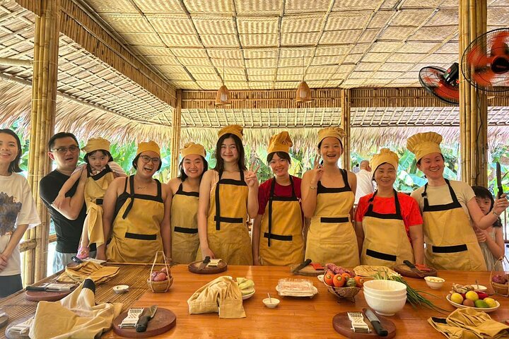 Kookcursus Hoi An: lokale markt, mandboot, vissen en koken