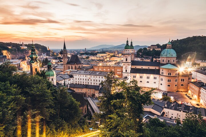 Desde Viena, Lagos a Montañas, Hallstatt y Salzburgo Tour