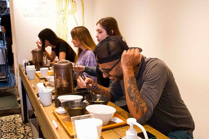 Tokyo Ramen Tasting Tour med 6 mini skåle på 3 Ramen butikker
