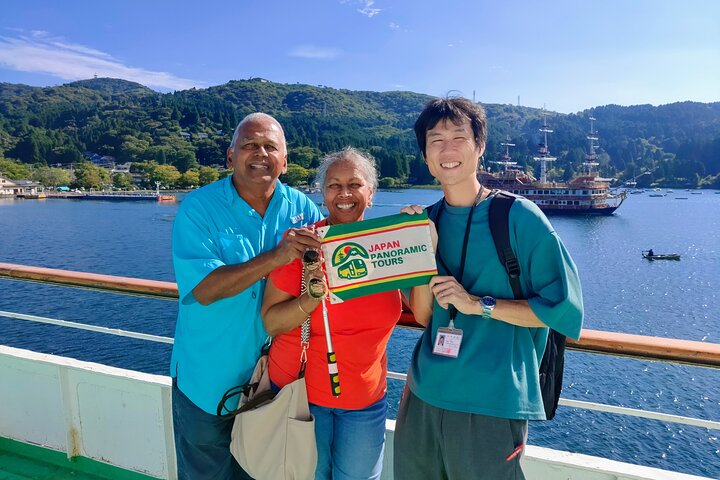 Eintägige Bustour zum Berg Fuji und nach Hakone. Rückfahrt mit dem Bus