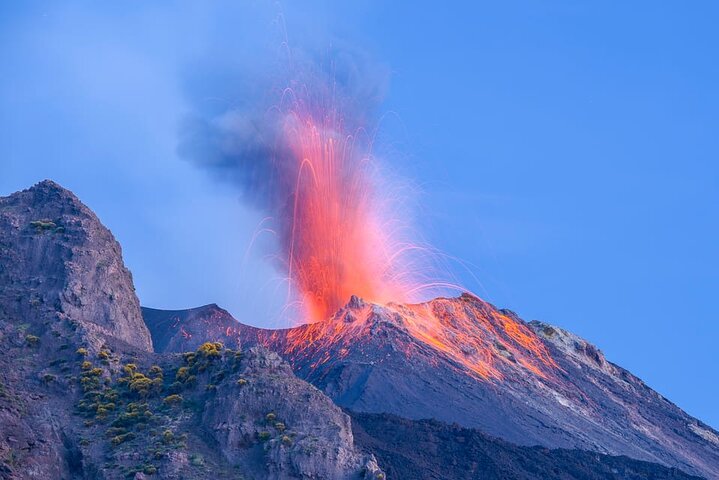 Stromboli : votre randonnée au coucher du soleil en haute altitude jusqu'à 400 m !