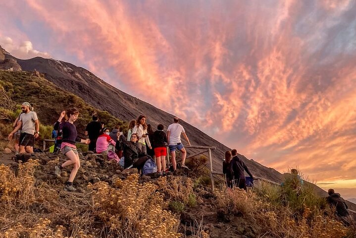 Stromboli : votre randonnée au coucher du soleil en haute altitude jusqu'à 400 m !