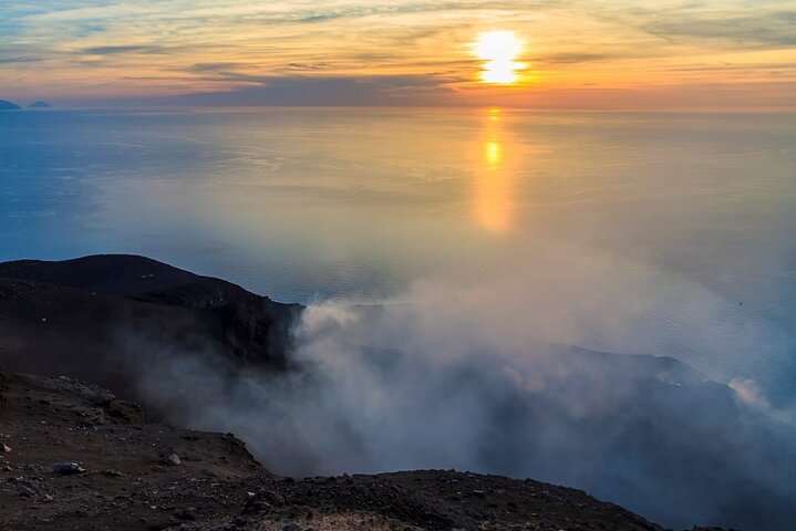 Stromboli : votre randonnée au coucher du soleil en haute altitude jusqu'à 400 m !