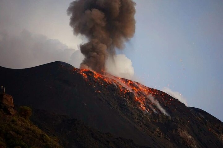 Stromboli : votre randonnée au coucher du soleil en haute altitude jusqu'à 400 m !