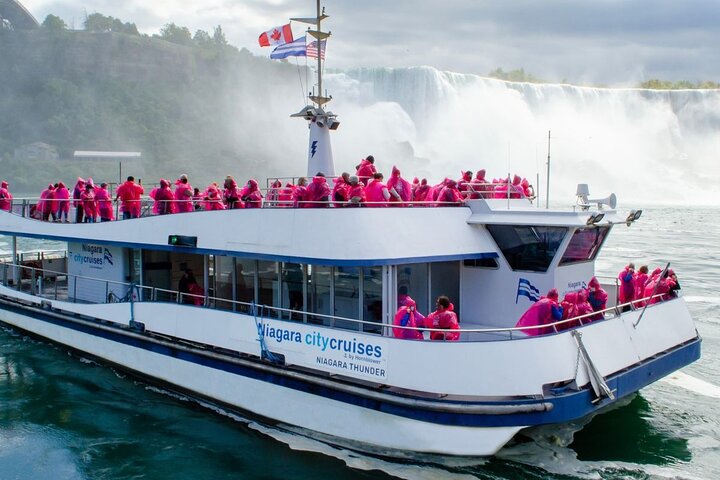 Niagara Falls Canada Guided Walking Tour With Boat Cruise