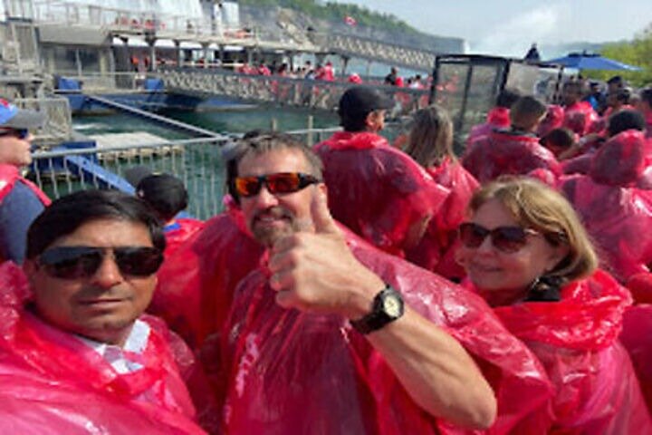 Niagara Falls Canada Guided Walking Tour With Boat Cruise