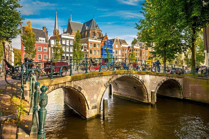Amsterdam : Privat transfer till AMS flygplats ⇄ Amsterdam/Rotterdam