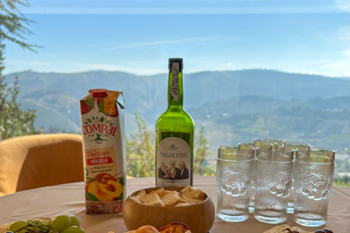 Melhor do Douro num Dia: Barco, Vinho e Almoço Familiar