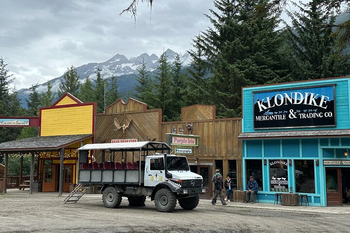 Grizzly Falls Ziplining Expedition