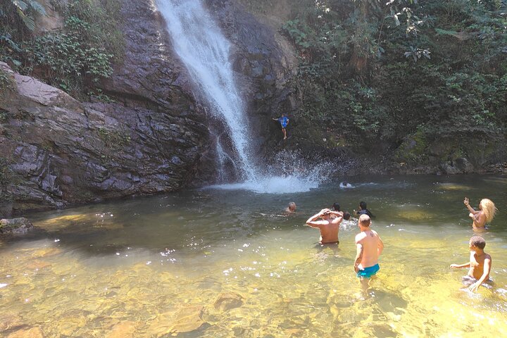 Fiji Adventure: Tour combinado de senderismo en cascada y dunas de Biausevu