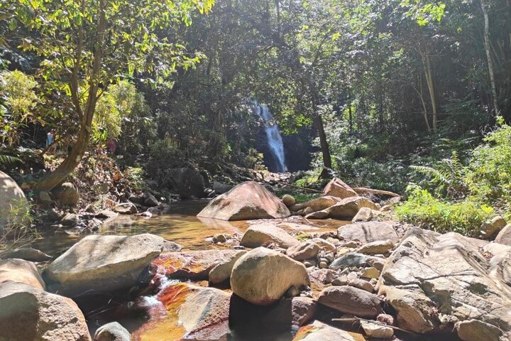 Fiji Adventure: Tour combinado de senderismo en cascada y dunas de Biausevu