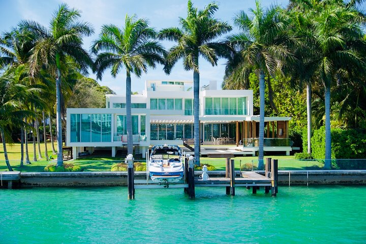 Miami Skyline Cruise with Biscayne Bay Views