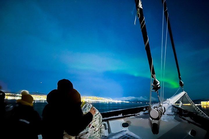 Luxury Northern Lights Yacht Cruise with Hot Tub from Tromsø
