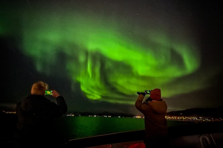 Luxury Northern Lights Yacht Cruise with Hot Tub from Tromsø