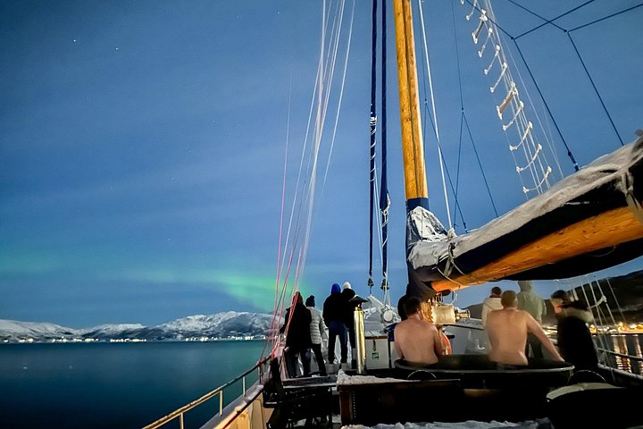 Luxury Northern Lights Yacht Cruise with Hot Tub from Tromsø