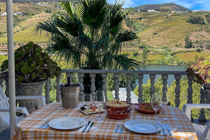 Melhor do Douro num Dia: Barco, Vinho e Almoço Familiar