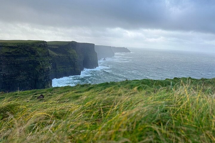 Excursión privada a los acantilados de Moher en grupo pequeño desde Ennis, Shannon