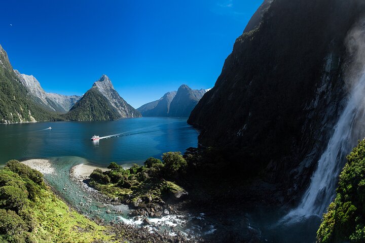 Fra Te Anau: Milford Sound Cruise og glass-tak busstur