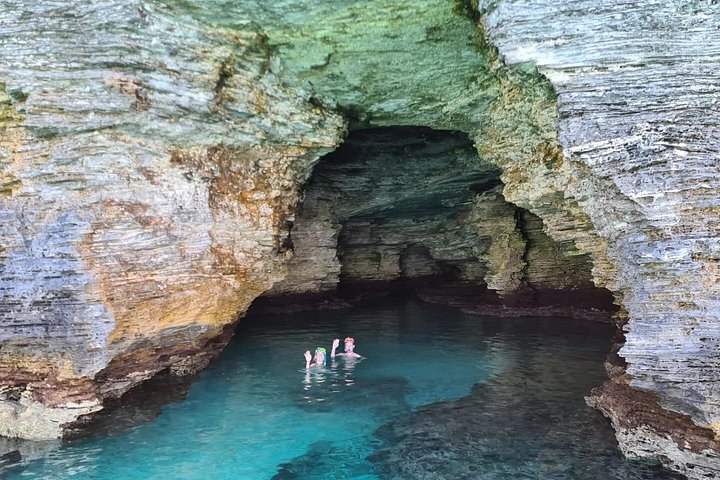 Private Bermuda Boat Charter Cliff Jumping, Islands & Sightseeing
