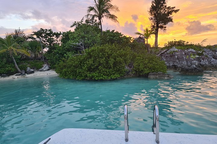 Private Bermuda Boat Charter Cliff Jumping, Islands & Sightseeing