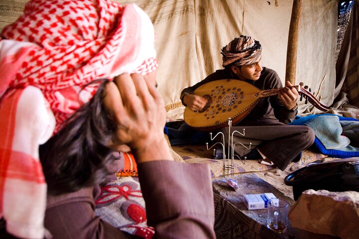 Wadi Rum: Explorer Jeep Tour PASS + lokaal eten + optioneel verblijf