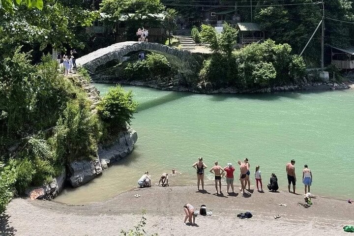 Wein- und Speisetour zu den Batumi-Wasserfällen - Bergiges Adscharien