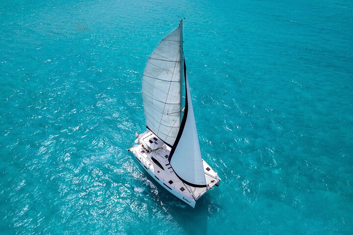 Isla Mujeres Luxury Sailing: Solo Adulti o Per Famiglie